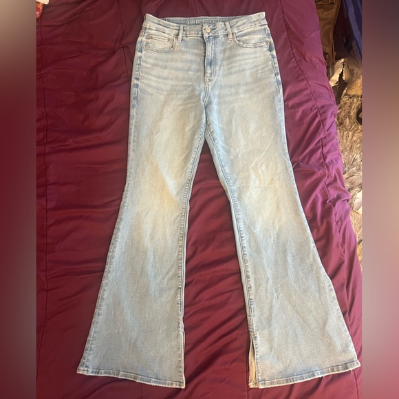 American Eagle Curvy Super High-Rise Flare Split Hem Light Wash Jeans Size 10R - Picture 2 of 7